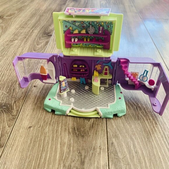Vintage Polly Pocket Magic Movin' Sports Shop Playset (Origin, Mattel, 2000) - Picture 2 of 11